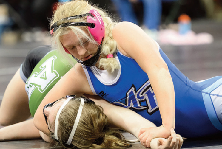 Mineral Point's Dealya Collins stretches her opponent out. Jonelle Degenhardt photo.
