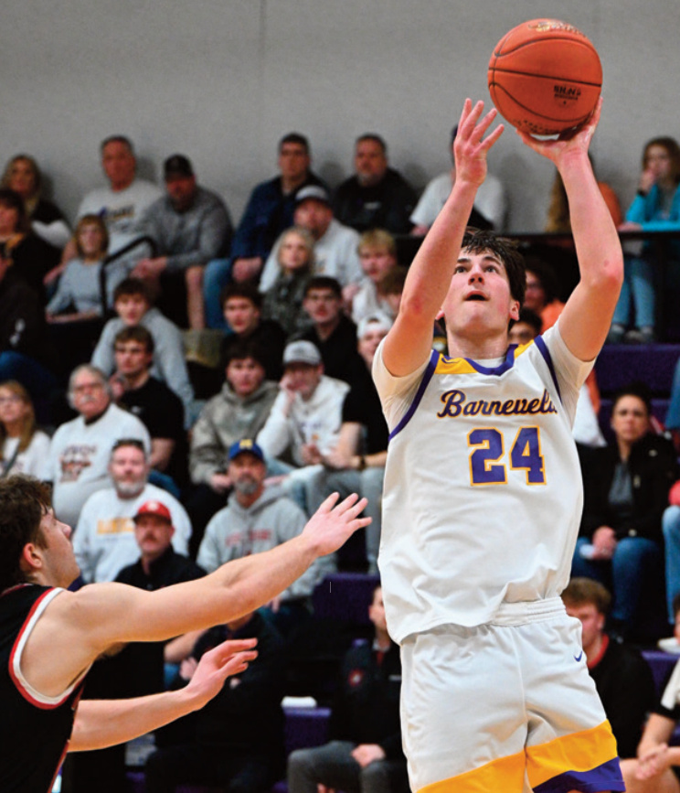 Ty Thousand gets inside for this short shot. Photo by Anita Schmid.