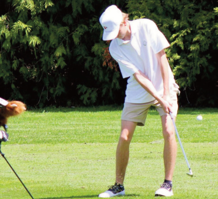 Barneveld's Noah Doescher chps a shot. John Daltion photo.