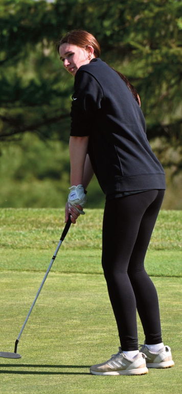 Pointer Suttyn Weinbrenner watches a putt roll Monday at Hickory Grove. Anita Schmid photo.