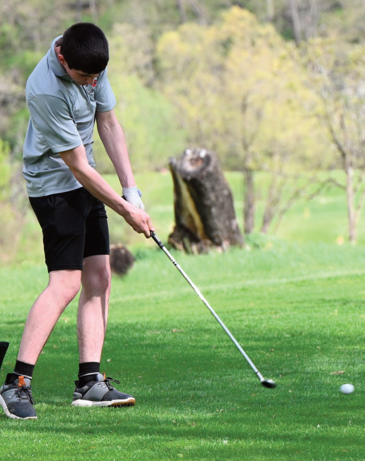 IG's Owen Munson tees off on a hole. Anita Schmid photo.