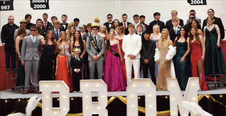Iowa-Grant prom group photo