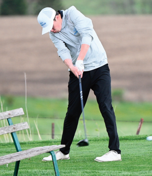 Pointer Gaige Godfrey tees off. Anita Schmid photo.