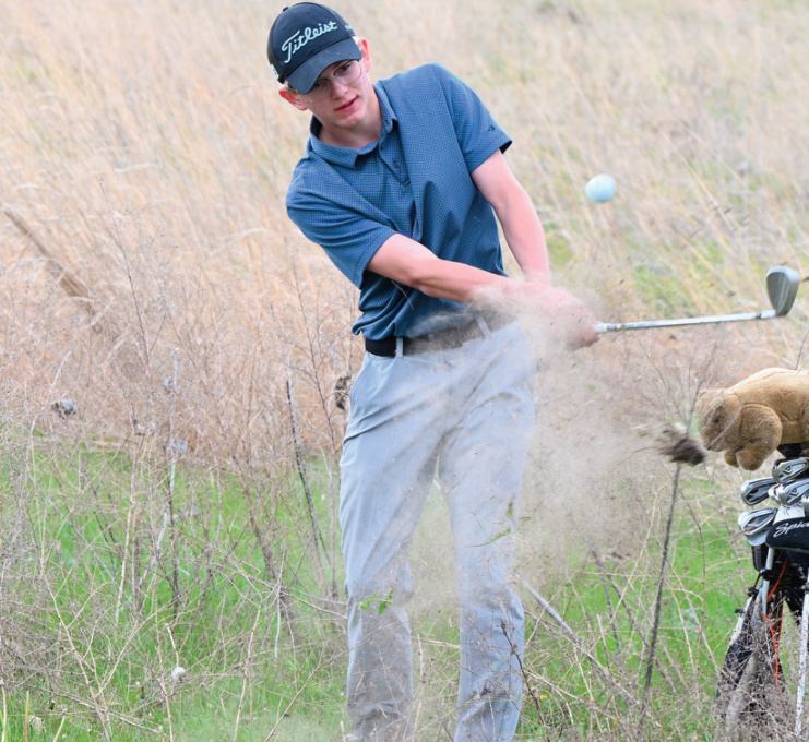 Barneveld's Will Pechan hits out of the high rough. Anita Schmid photo.
