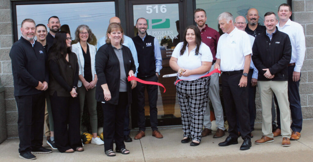 People Community Bank ribbon cutting