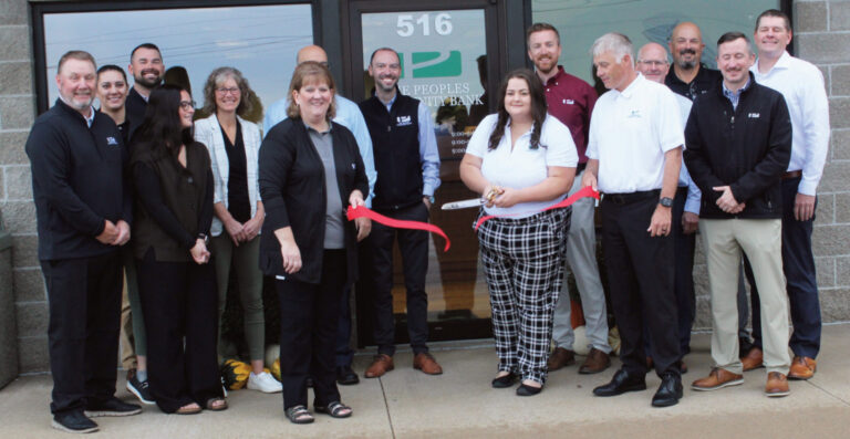 People Community Bank ribbon cutting